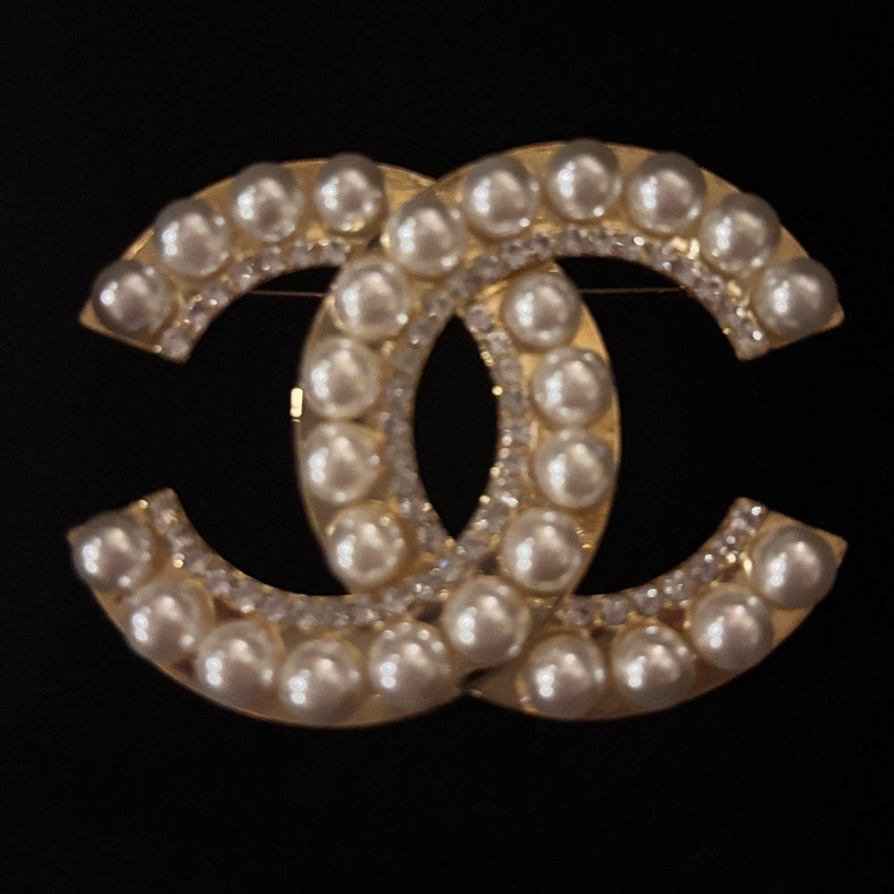 CHANEL Gold and White Pearl Brooch